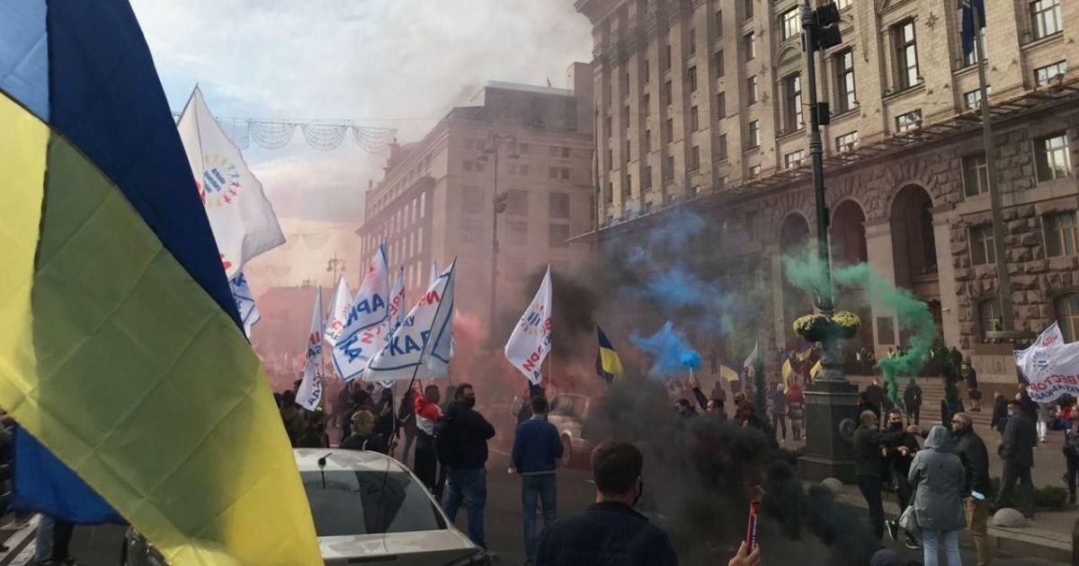 Центр Киева перекрыт, ограничено движение транспорта из-за акции протеста: видео
