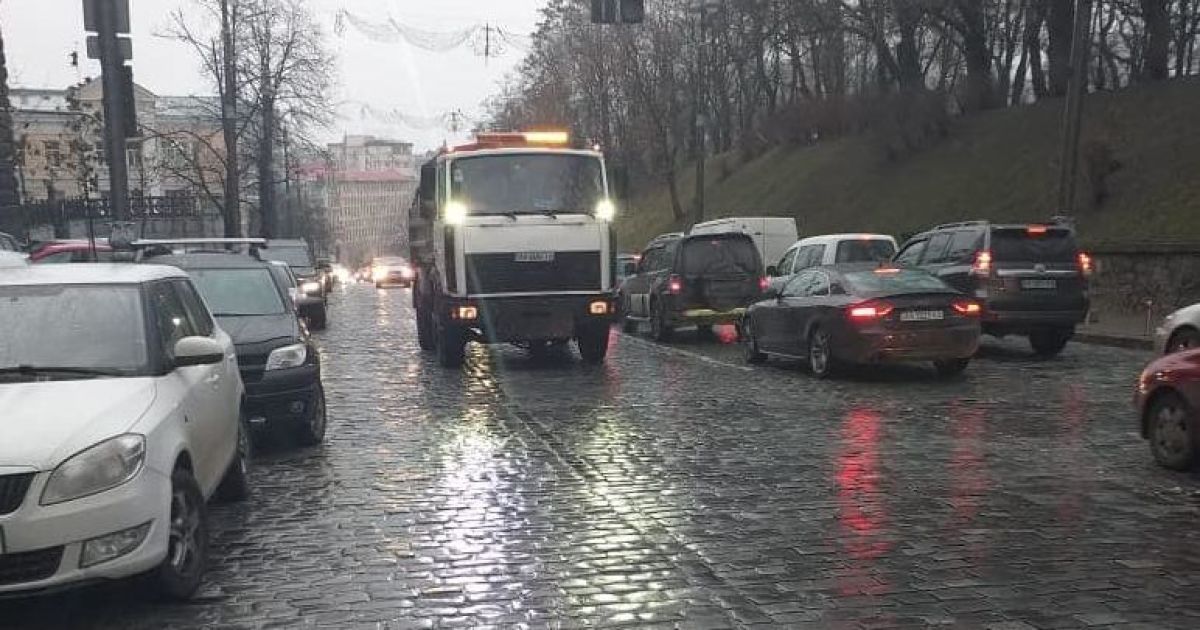 Киев сковали предновогодние пробки на дорогах