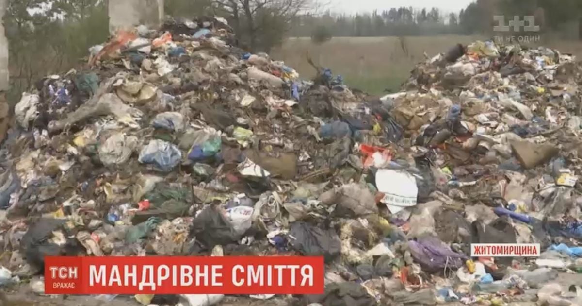 У селах на Житомирщині скинули до 90 тонн сміття зі Львова