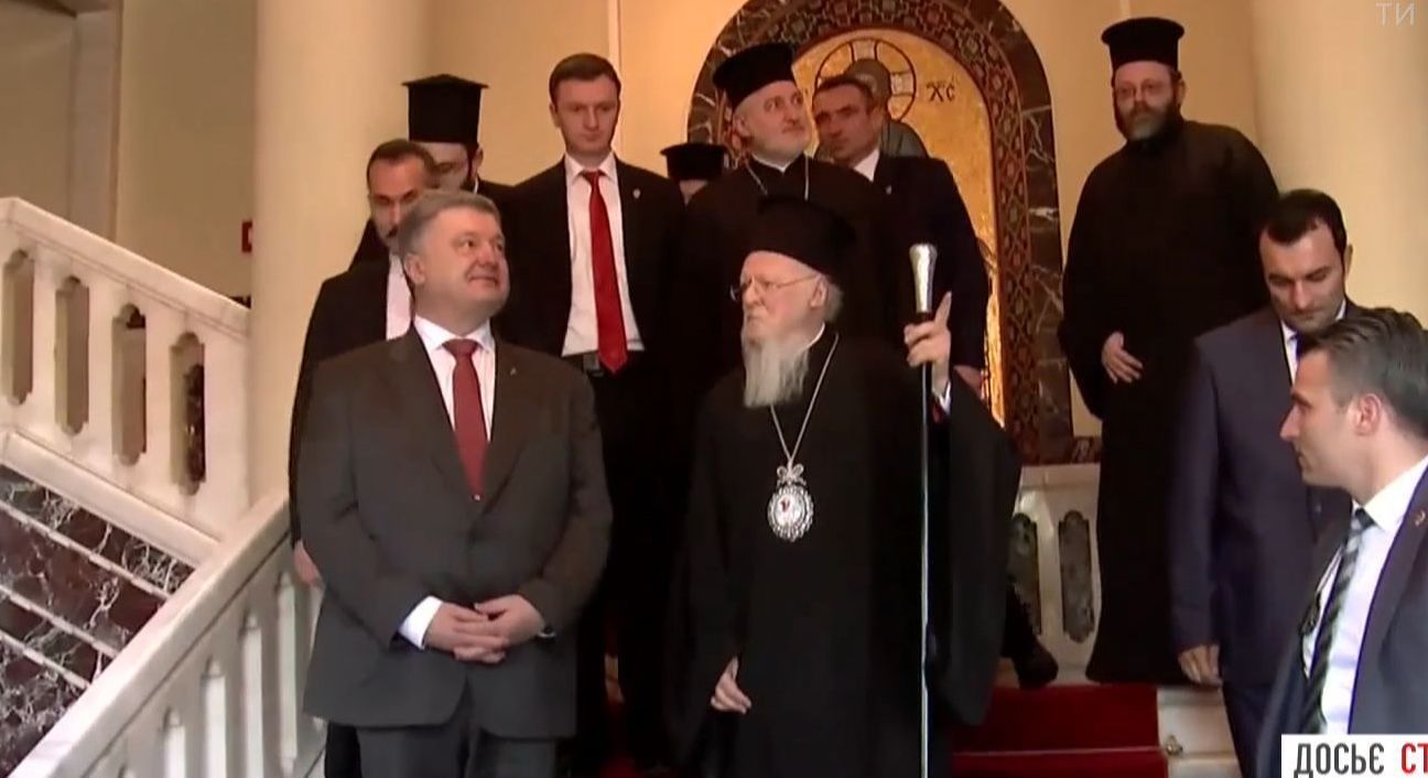 Порошенко будет просить патриарха Варфоломея признать независимость украинской церкви