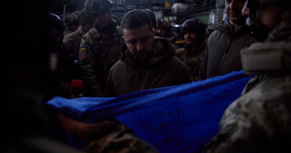 "Две страны – два мировоззрения": в ОП сравнили визит Зеленского в Бахмут и "спектакль" Путина с гауляйтерами