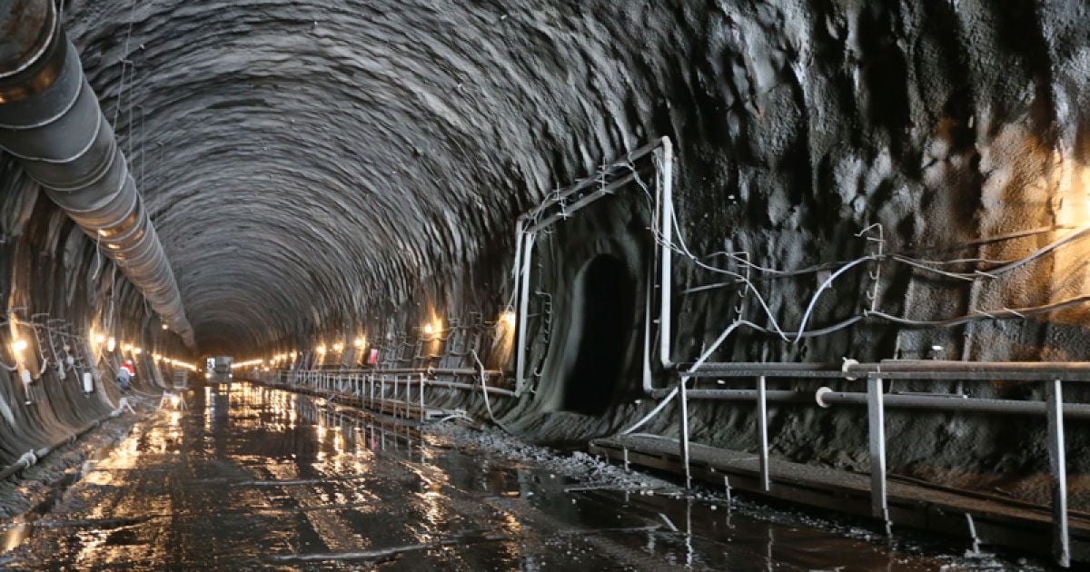 В "Укрзализныце" рассказали, когда откроют движение поездов через тоннель в Карпатах