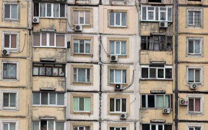 У Києві маленька дівчинка розбилась на смерть, випавши з вікна на 9-му поверсі
