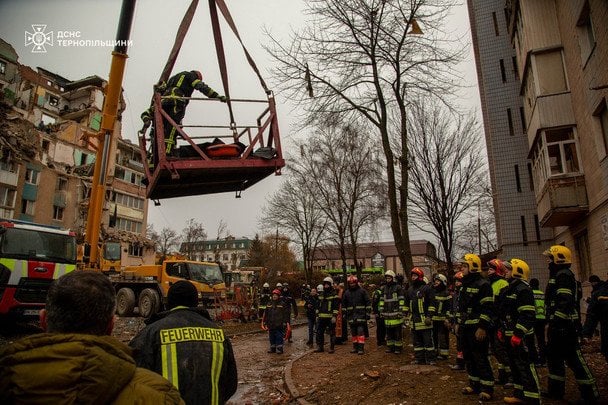 Число жертв в результате российского ракетного удара в ночь на 19 ноября возросло до 31 человека.