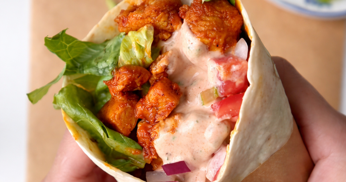 Курячий рол з гострим часниково-майонезним соусом tiktok.com_@iramsfoodstory