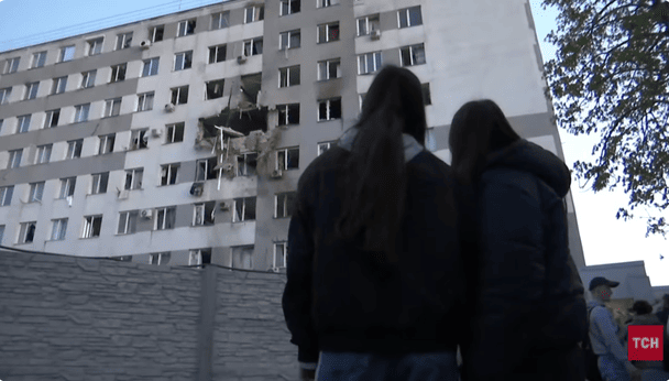 Кривавий обстріл Одеси: росіяни двічі вдарили по одному і тому ж будинку —відео з місця теракту