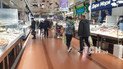 У Києві продовжує працювати ринок "Столичний". Скільки людей скуповується та які ціни