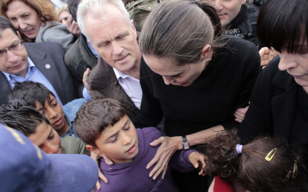 Джоли встретилась с беженцами / © Getty Images