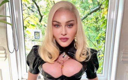 63-летняя Мадонна подчеркнула пышную грудь и подтянутые ягодицы эротическим нарядом