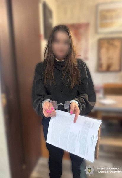 Одна з сестер, які втягнули у проституцію неповнолітню