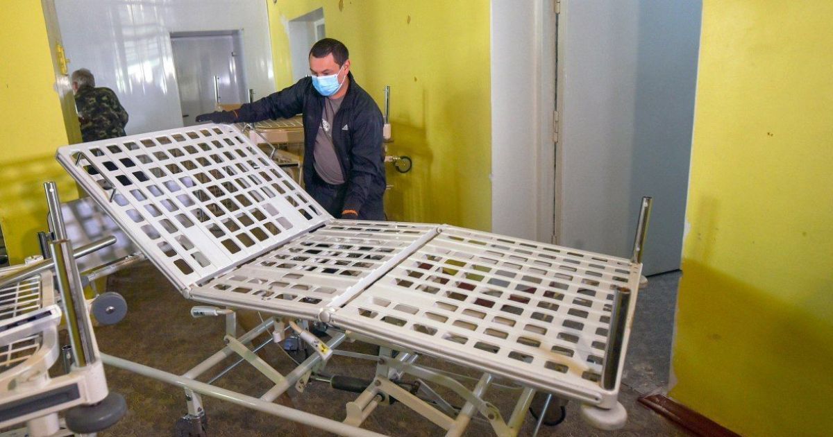 В Минздраве сообщили, что в больницах, где лечат больных коронавирусом, заполнено более 50% коек