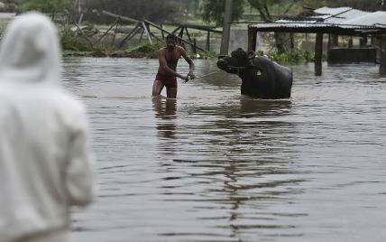 Азия страдает от непогоды: Индию охватили рекордные наводнения, а югом Китая пронесся тайфун