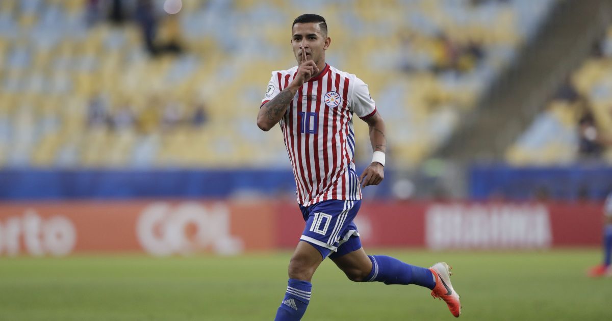 Возможно, придется ждать девять лет: парагвайский клуб сделал неутешительный прогноз по долгу киевскому "Динамо" за скандального футболиста