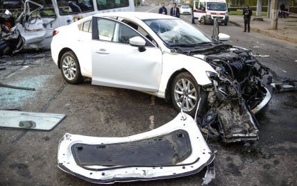 ДТП у Кривому Розі: в інтернет виклали відео останніх секунд руху Mazda перед аварією