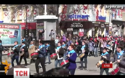 В Крыму детей массово вывели на парад в поддержку российской оккупации