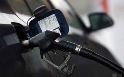 На АЗС знову міняють цінники на газ для авто. Середня вартість пального на 25 листопада