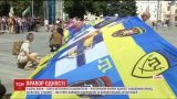 Флаг единства развернули в Харькове на День почета