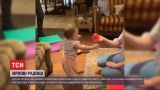 Міла Йовович опублікувала зворушливе відео, на якому її молодша донька робить перші кроки