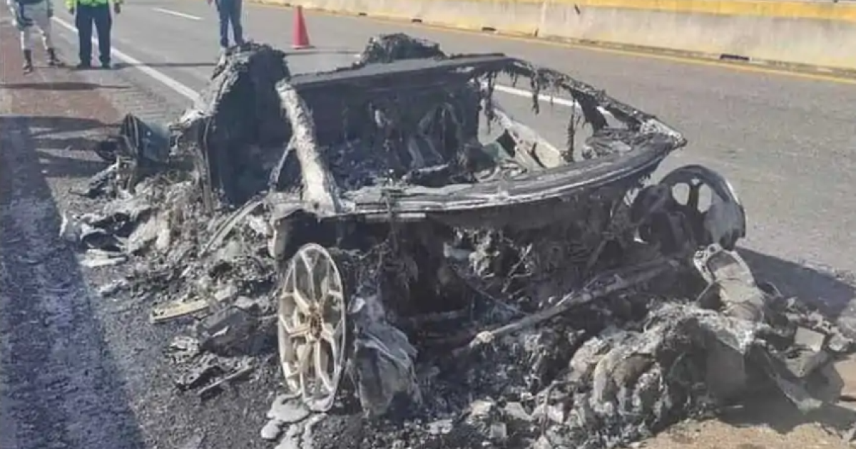 Редкий суперкар Lamborghini сгорел дотла за считанные минуты в Мексике