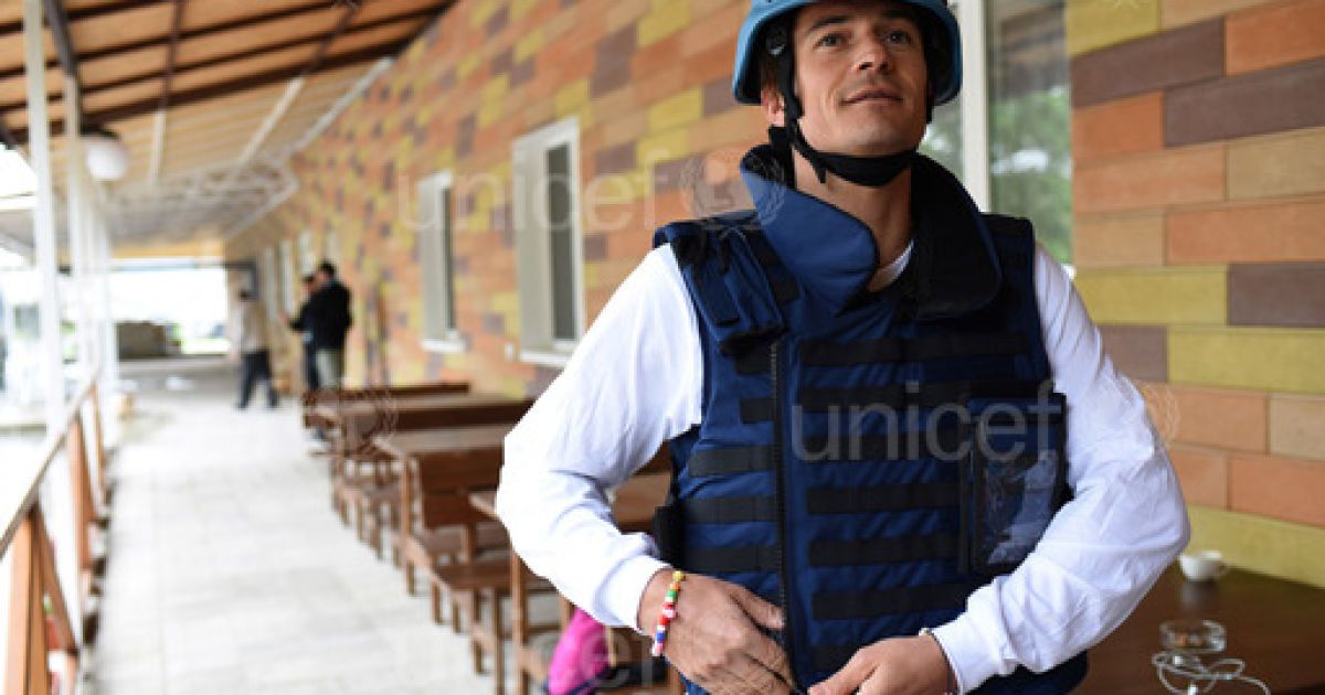 Орландо Блум пообщался с детьми во время визита на Донбасс / © unicef.org
