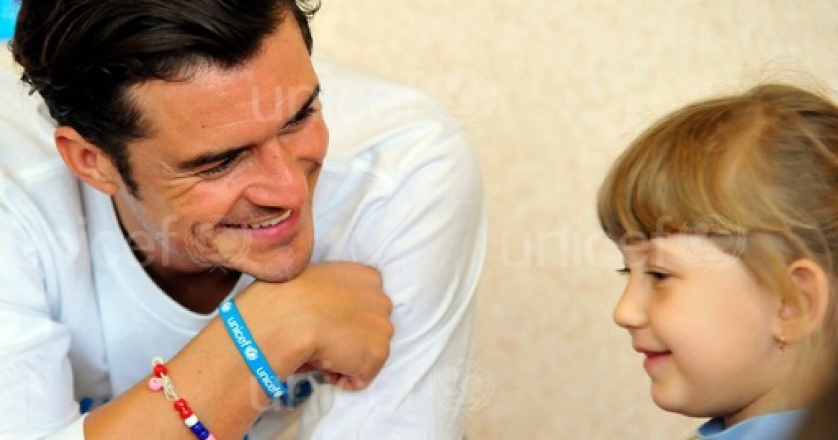Орландо Блум пообщался с детьми во время визита на Донбасс / © unicef.org
