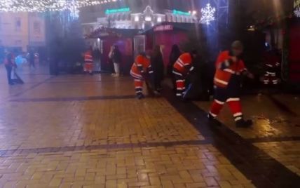 Після новорічної ночі  з Софійської площі вивезли 83 кубометри сміття