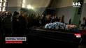 Киевляне провели в последний путь супругов ученых, погибших от атаки дрона 1 января
