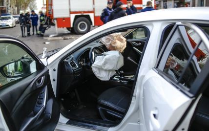 Нові подробиці ДТП у Кривому Розі: ТСН показала унікальні кадри допиту водія Mazda на місці трагедії