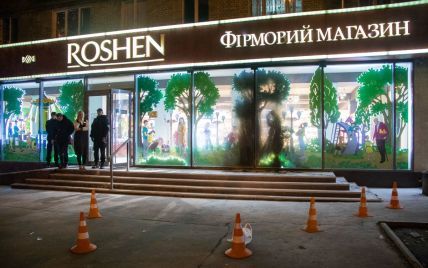 В Киеве в витрину магазина Roshen бросили "коктейль Молотова"