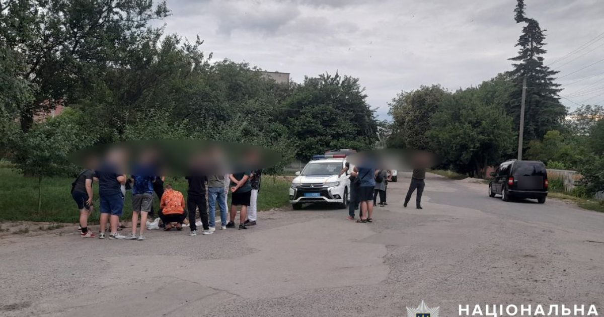 Мужчина пытался закопать свою собаку, но люди вызвали полицию