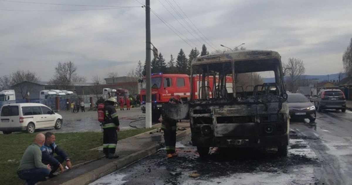 Во Львовской области во время движения загорелся автобус