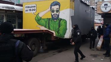У Києві попри спротив на Троєщині демонтували МАФи