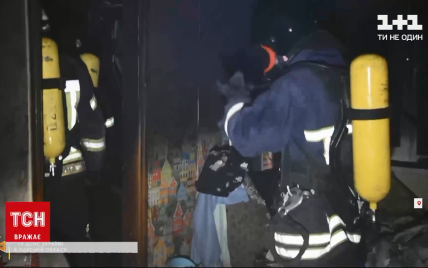Ребенок потерялся в квартире среди огня и дыма: в Одессе пожарные спасли 3-летнего мальчика