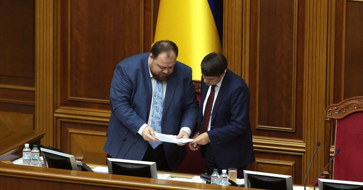 Разумков поручил Стефанчуку привести 13 законов в соответствие с Конституцией 2004 года
