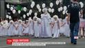 Более полусотни маленьких ангелочков устроили шествие по центральной улице Ровно