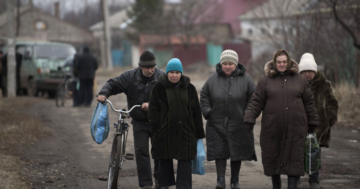 Війська РФ "під дулом автомата" вивозять жителів Попасної на непідконтрольні Україні території - Денісова