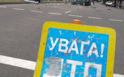У Мережі з'явилося моторошне відео аварії з мосту Патона в Києві