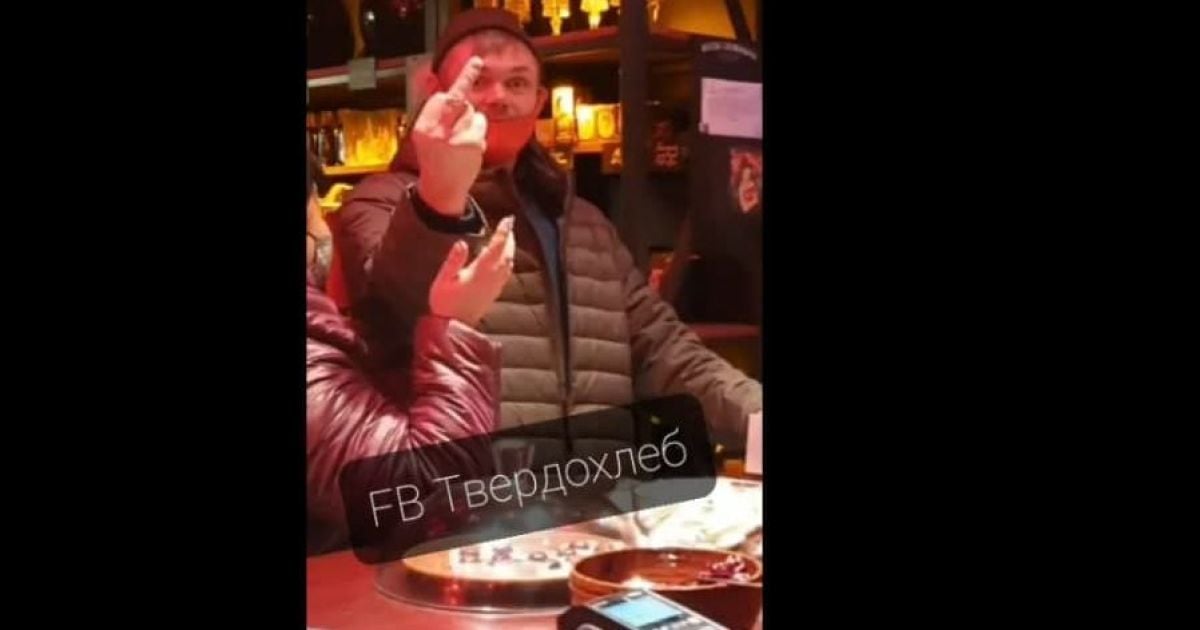 "Ви всі під***си": у Маріуполі чоловік накинувся на дівчину-бармена через українську мову (відео)
