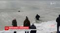 У Бердянську рибалка врятував собаку, який провалився в ополонку