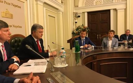 Порошенко встретился со своей фракцией в Раде перед голосованием за антикоррупционный суд