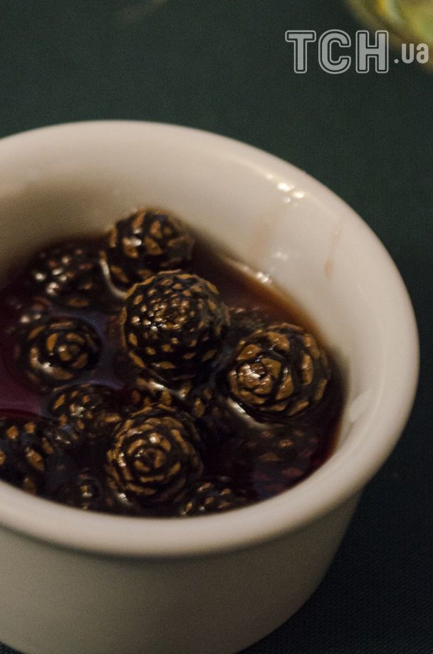 Варення із шишок. Фото - Юлія Желонкіна