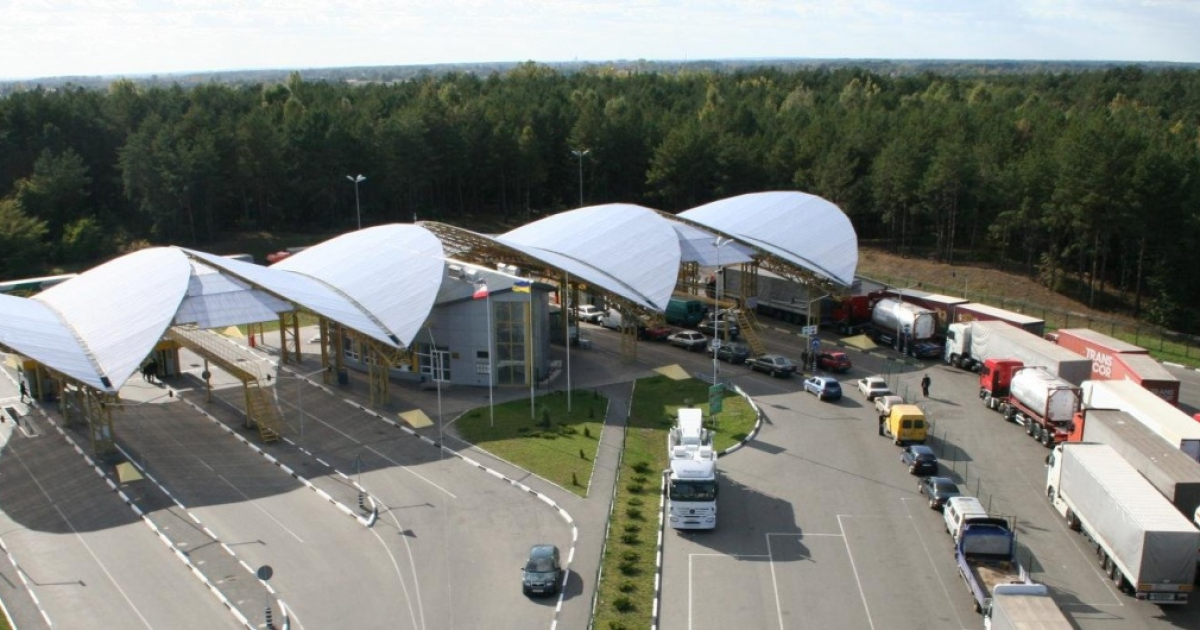 На границе с Польшей четвертые сутки в очередях стоят 1,5 тысячи автомобилей