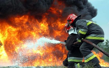 В Киеве горит подземный электроколлектор: чрезвычайники не могут начать тушение
