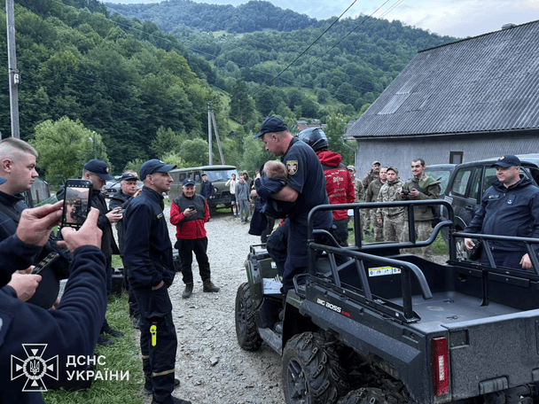 Знайдений на Закарпатті дворічний хлопчик / © ДСНС