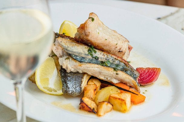 Риба по-французьки: рецепт в духовці — роботи на 5 хвилин, а смакує ідеально