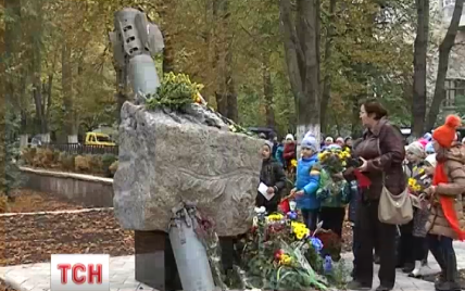 В Каменце-Подольском из ракеты от "Смерча" создали памятник