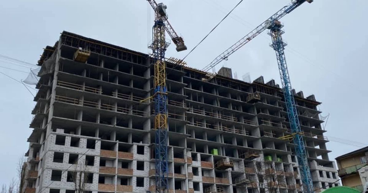 Виконання будівельних робіт з реконструкції будинку на бульварі Кольцова, 24-а