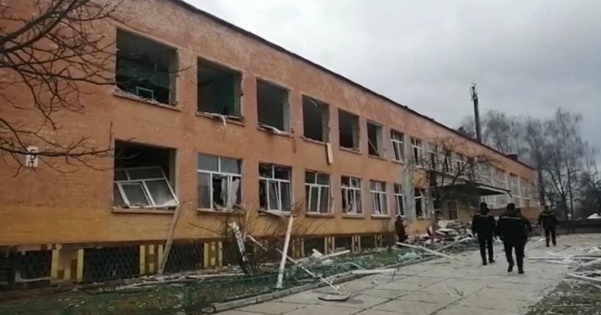Російська армія поцілила у школи і будинки в Чернігові: щонайменше дев'ять загиблих