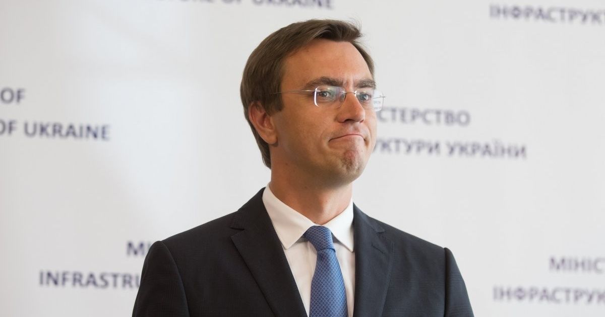 Омелян назвал срок, к которому должен быть завершен ремонт Одесской трассы в Киевской области