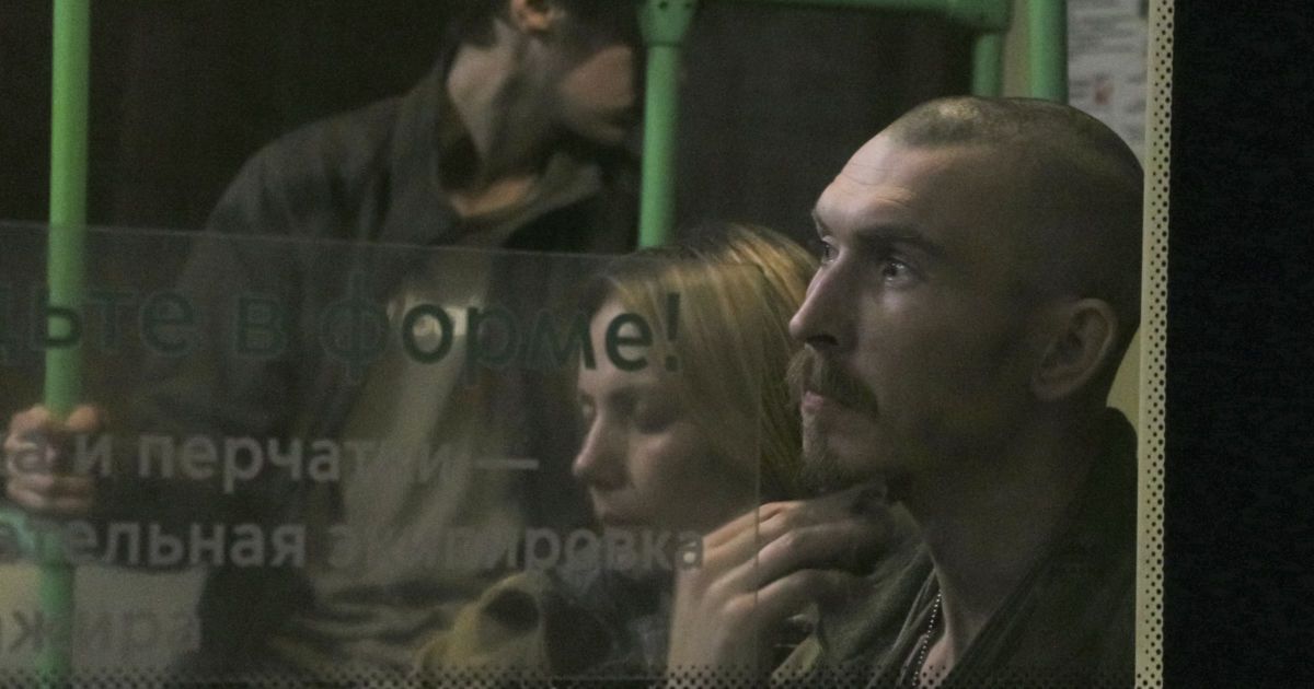 Красный Крест фиксирует всех украинских защитников, выходящих из "Азовстали"